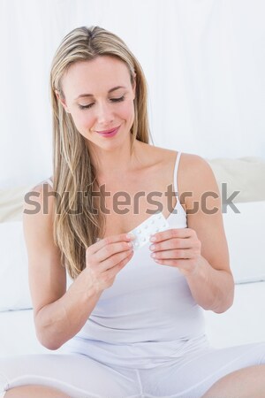 Mosolygó nő tesztelés vér glükóz szint fehér Stock fotó © wavebreak_media