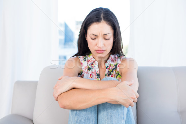 [[stock_photo]]: Joli · brunette · sensation · triste · canapé · maison