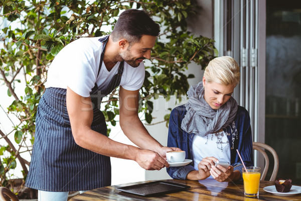 Stockfoto: Mooie · blond · geserveerd · beker · koffie · cafe