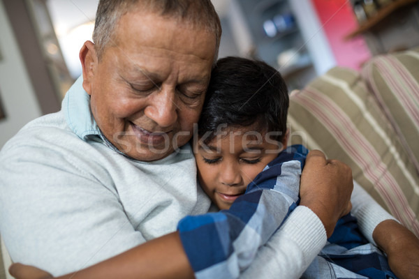 Fiú átkarol nagyapa ül kanapé otthon Stock fotó © wavebreak_media