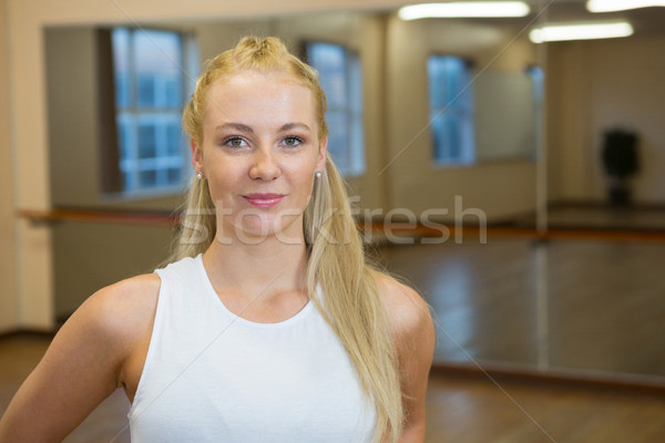 Portret mooie vrouwelijke danser permanente studio Stockfoto © wavebreak_media