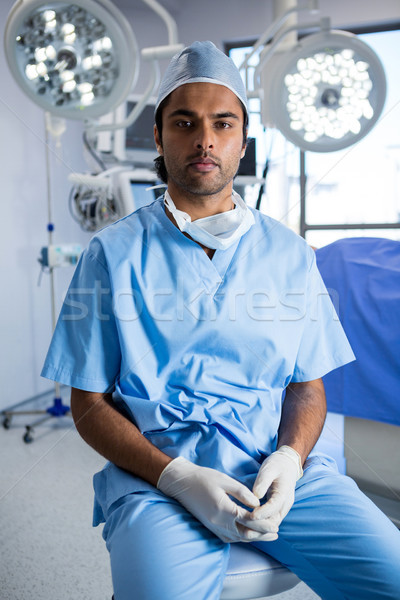 Masculin chirurg şedinţei operatie teatru portret Imagine de stoc © wavebreak_media