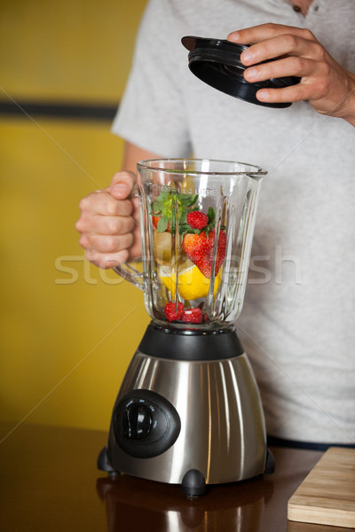 Stockfoto: Mannelijke · personeel · sap · gezondheid · kruidenier · winkel