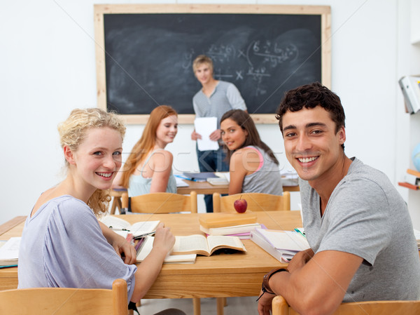 Adolescentes estudiar junto clase grupo nina Foto stock © wavebreak_media