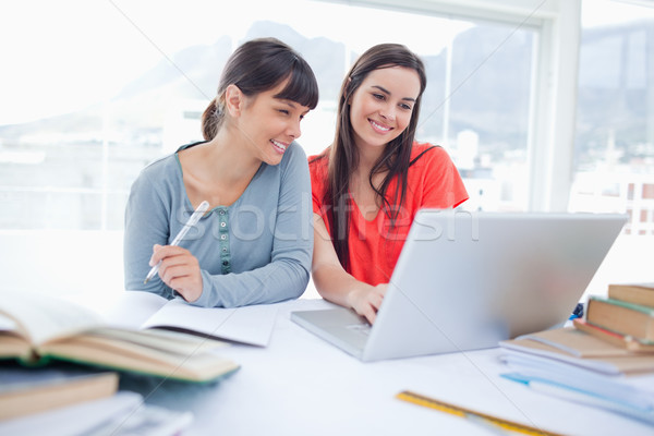 Kettő lányok ül együtt mosolyog mindkettő Stock fotó © wavebreak_media