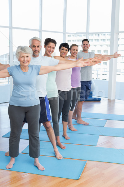 [[stock_photo]]: Classe · mains · rangée · yoga · portrait