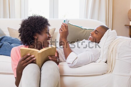 Foto stock: Terapeuta · escrito · notas · llorando · paciente · sofá