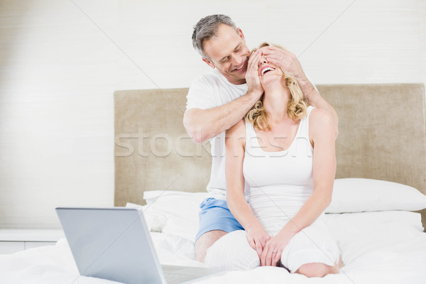 Cute Pareja cama habitación mujer Foto stock © wavebreak_media