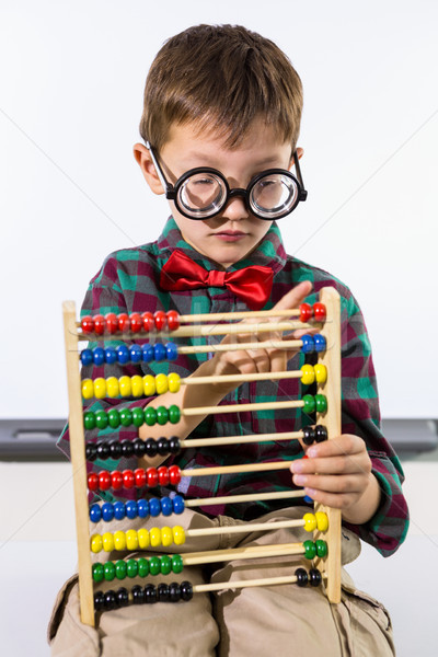 Cute Junge spielen abacus Klassenzimmer Stock foto © wavebreak_media