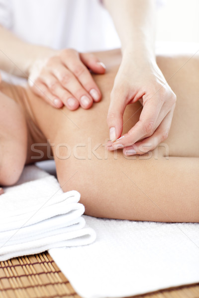 Zdjęcia stock: Młoda · kobieta · akupunktura · leczenie · spa · centrum