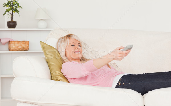 красивый блондинка женщины смотрят телевизор диван Сток-фото © wavebreak_media