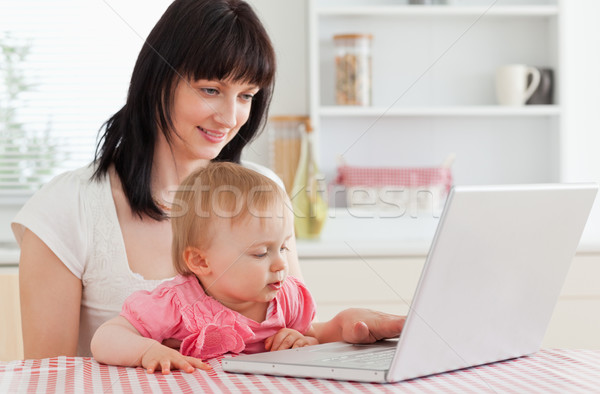 Jól kinéző barna hajú nő mutat laptop baba Stock fotó © wavebreak_media