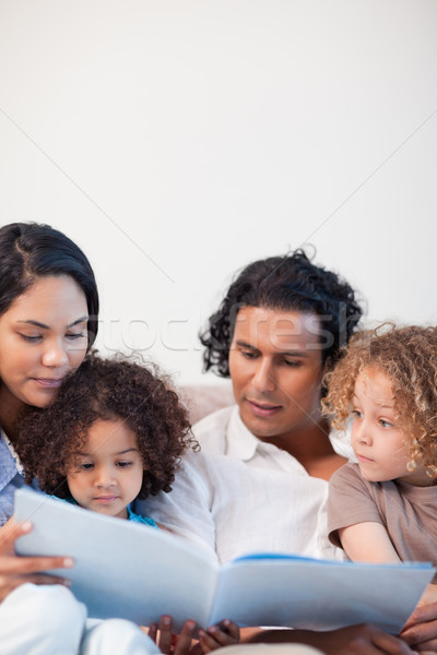 Genç aile kanepe bakmak birlikte Stok fotoğraf © wavebreak_media