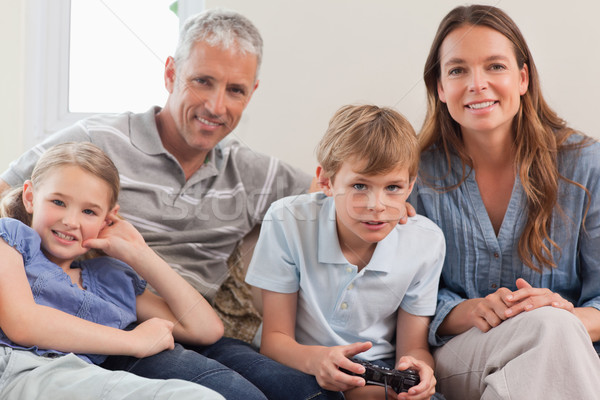 Aile oynama video oyunları oturma odası sevmek mutlu Stok fotoğraf © wavebreak_media