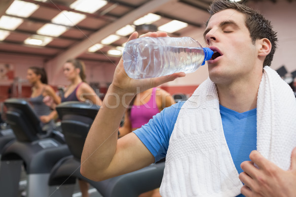 человека питьевой бутылку воды спортзал полотенце Сток-фото © wavebreak_media