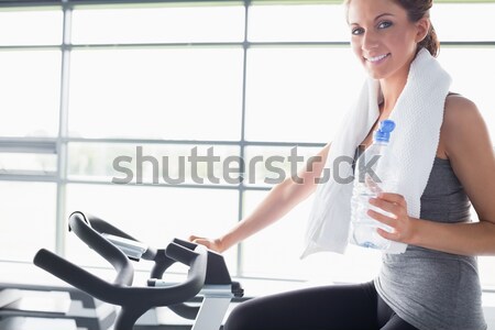 Mujer equitación ejercicio moto gimnasio sonrisa Foto stock © wavebreak_media