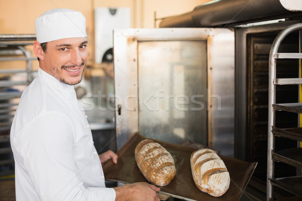 Felice Baker vassoio fresche pane Foto d'archivio © wavebreak_media