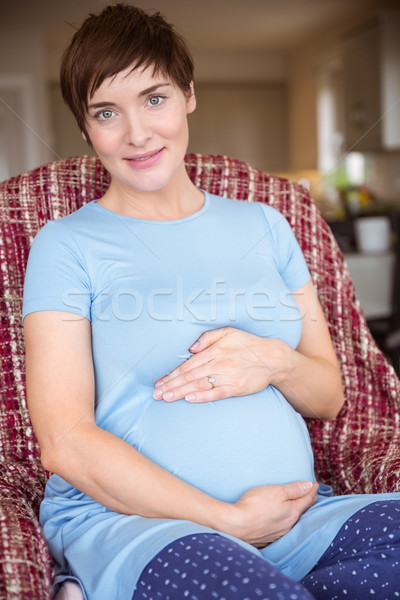 Terhes nő tart dudorodás otthon nappali ház Stock fotó © wavebreak_media
