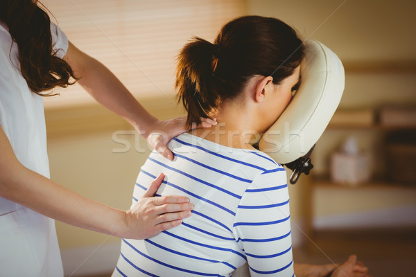 Foto stock: Mulher · jovem · massagem · cadeira · terapia · quarto · mulher