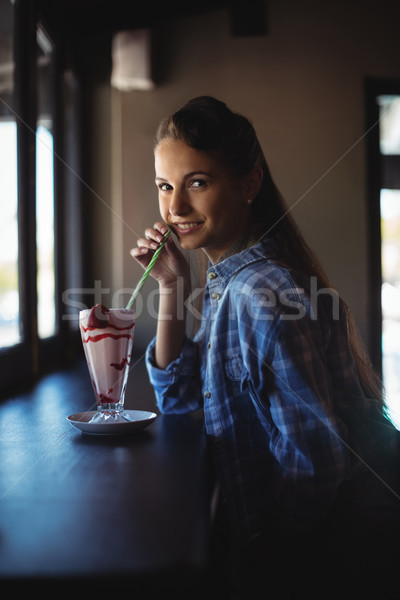 Retrato bela mulher negócio restaurante beber feminino Foto stock © wavebreak_media