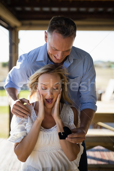 Om inel de logodna uimit femeie restaurant dragoste Imagine de stoc © wavebreak_media