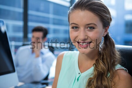 Portret verpleegkundige permanente bejaardentehuis vrouw venster Stockfoto © wavebreak_media