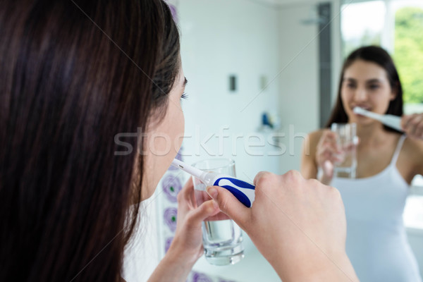 Souriant brunette salle de bain femme maison [[stock_photo]] © wavebreak_media