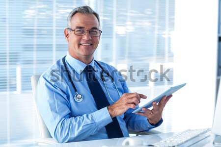 Infirmière numérique comprimé hôpital femme internet [[stock_photo]] © wavebreak_media