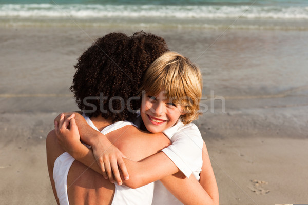 Zdjęcia stock: Nice · chłopca · matka · przytulić · plaży · kobieta