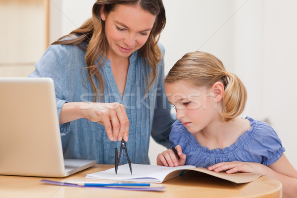 Anya segít lánygyermek házi feladat konyha számítógép Stock fotó © wavebreak_media