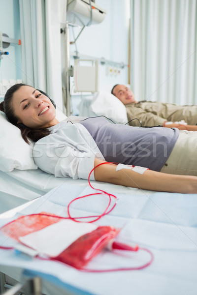 Guardando fotocamera ospedale medici sangue letto Foto d'archivio © wavebreak_media