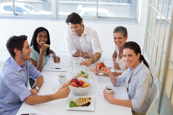 Trabalhadores sanduíches almoço escritório homem Foto stock © wavebreak_media