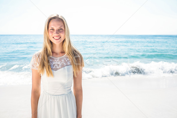 Mutlu gülümseyen plaj kadın beyaz ücretsiz Stok fotoğraf © wavebreak_media