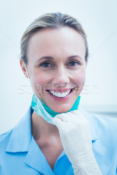 Mosolyog fiatal női fogorvos közelkép portré Stock fotó © wavebreak_media