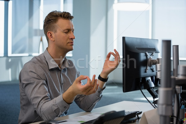 Igazgató meditál asztal iroda férfi jóga Stock fotó © wavebreak_media