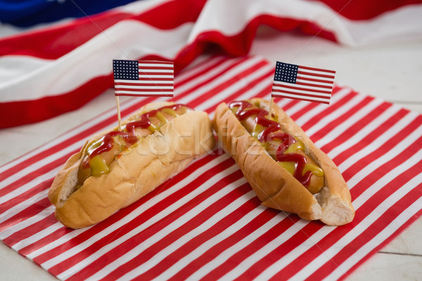 Amerikanische Flagge heißen Hunde Holztisch Essen Stock foto © wavebreak_media