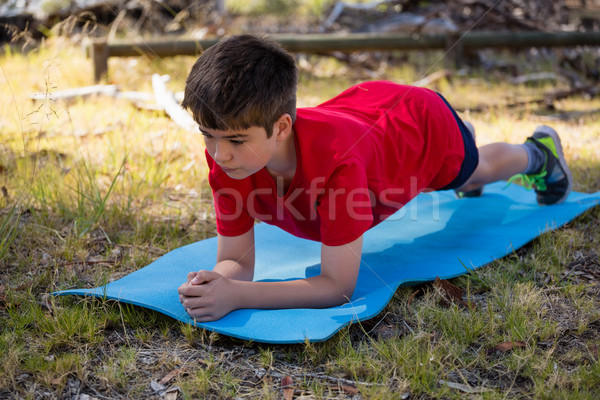 Jongen oefening opleiding boot Stockfoto © wavebreak_media