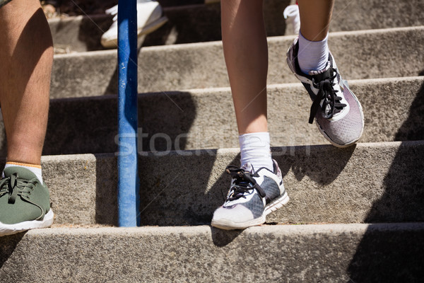 Foto stock: Ninos · movimiento · abajo · escalera · formación