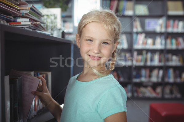 Retrato nina libro plataforma Foto stock © wavebreak_media