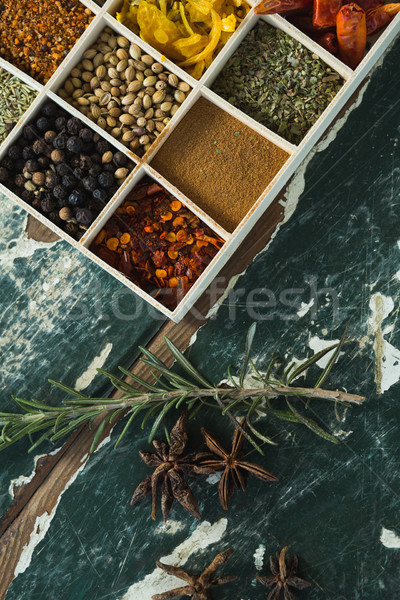 épices table en bois vue cuisson contenant [[stock_photo]] © wavebreak_media