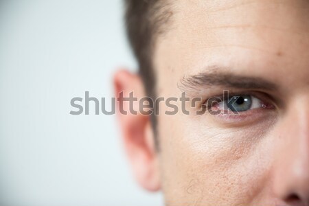 Om lentile de contact distracţie bilă Imagine de stoc © wavebreak_media