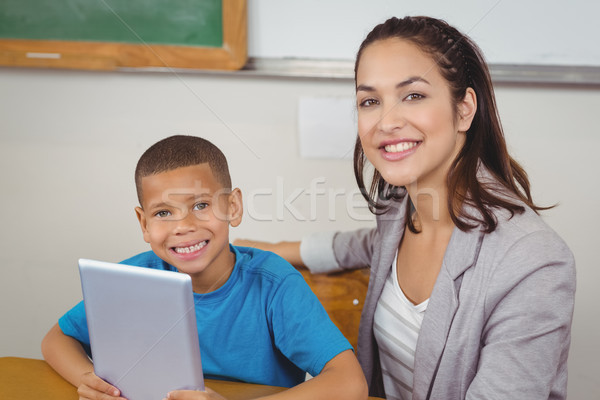 Stockfoto: Mooie · leraar · tablet · bureau · vrouw · school