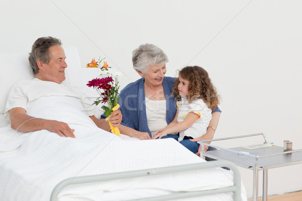 Kislány beszél nagyszülők kórház virágok férfi Stock fotó © wavebreak_media