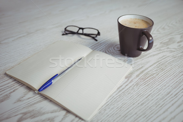 Stift Buch Kaffeetasse Tabelle Ansicht Stock foto © wavebreak_media