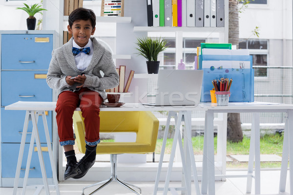 [[stock_photo]]: Portrait · souriant · affaires · téléphone · séance · bureau