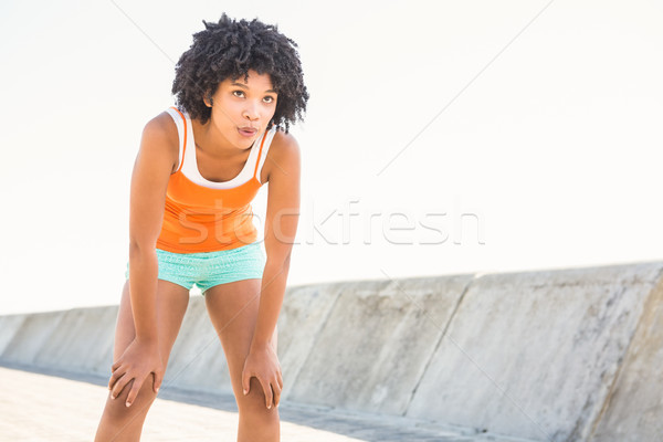 Atmen jungen sportlich Frau ruhend Promenade Stock foto © wavebreak_media