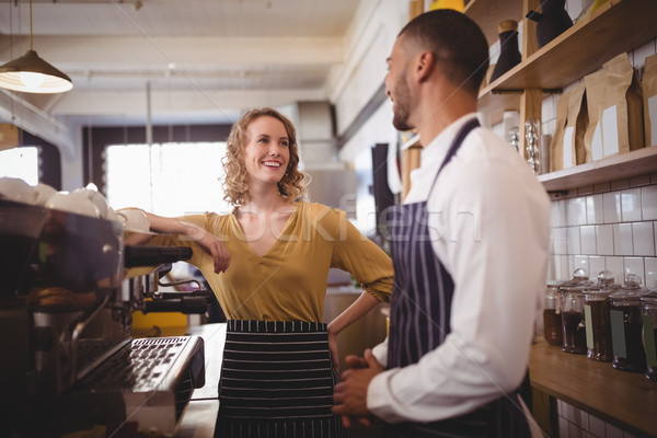 [[stock_photo]]: Souriant · jeunes · garçon · serveuse · permanent · espresso