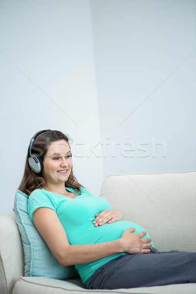 Foto stock: Mulher · grávida · ouvir · música · sofá · mulher · música · casa