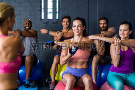 [[stock_photo]]: Portrait · souriant · amis · gymnase · séance