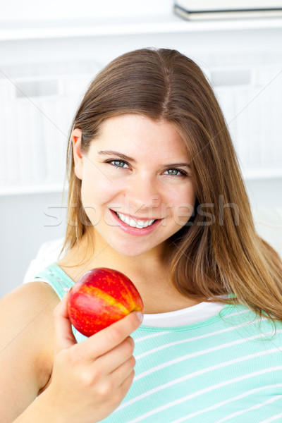 Bastante caucásico mujer manzana casa Foto stock © wavebreak_media